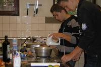 Es machte viel Spaß und beim Essen wurden alle satt. 2085c13c7a71ab04bb3df46a27865e0afe2c04b4